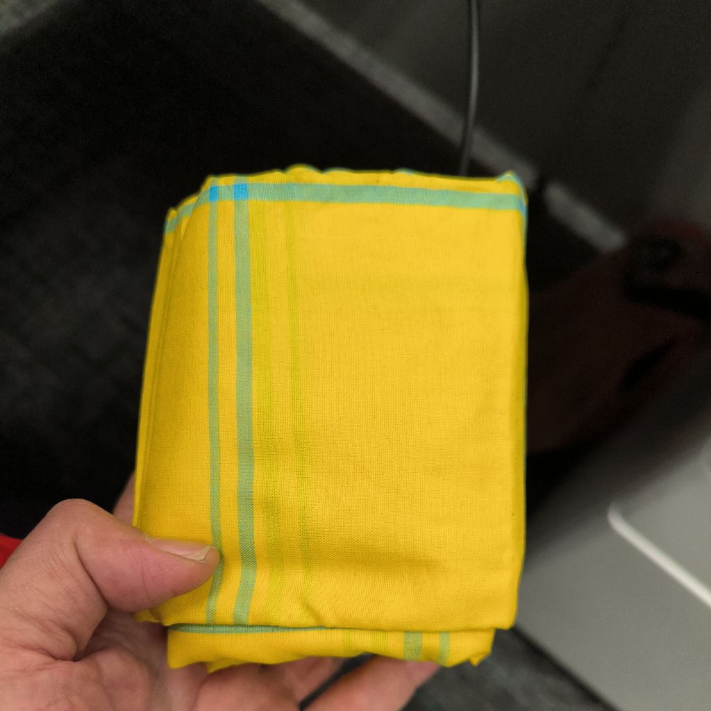 Sarung Sutera Bugis Tenun Khas Sulawesi Selatan