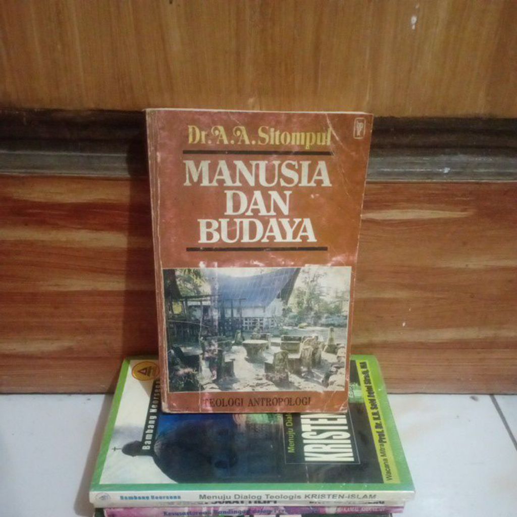 original ; Manusia dan Budaya Teologi Antropologi oleh Dr AA Sitompul BPK Gunung Mulia