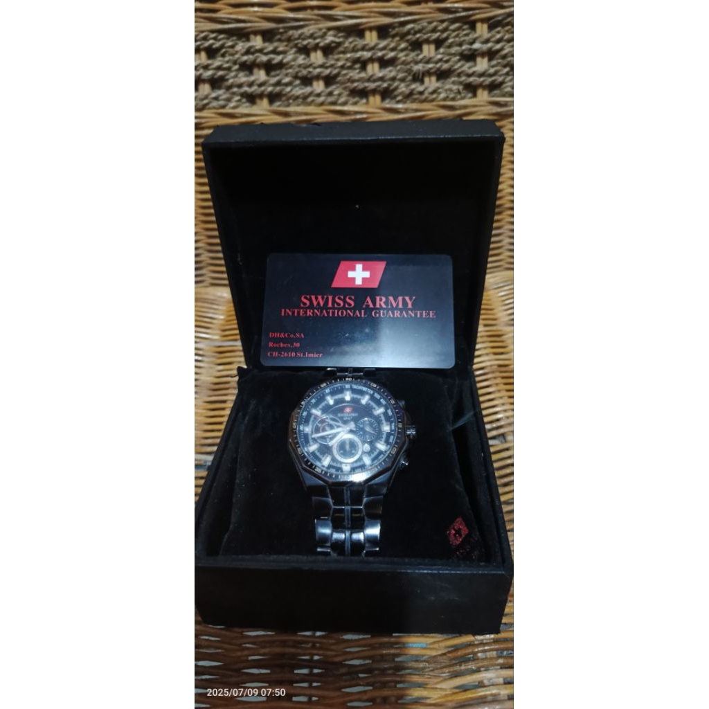Jam tangan analog klasik swiss army second