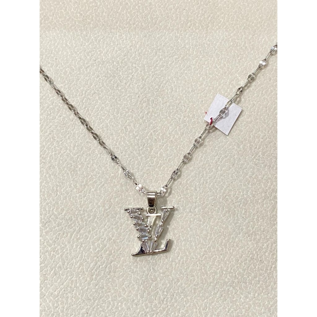 Kalung Liontin LV Titanium Silver Cantik Elegan Trendi