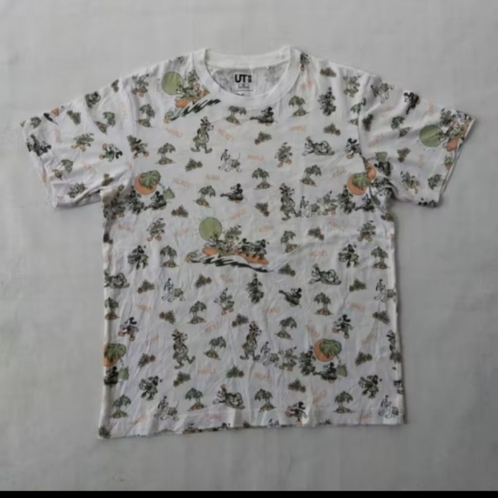 borongan 2pcs kaos disney bekas