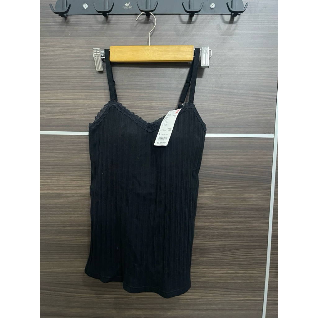 NEW tanktop bra/komisol bra UNIQLO hitam size S