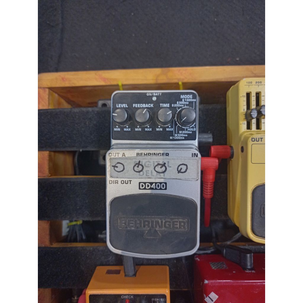 Efek delay Behringer DD400