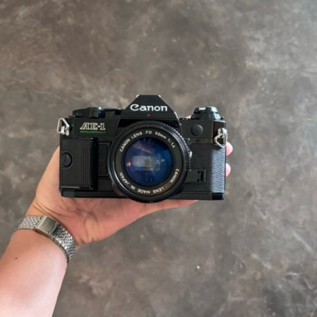 Canon AE-1 Program Black & Lensa Canon New FD 50mm F1.4 MULUS LIKE NEW