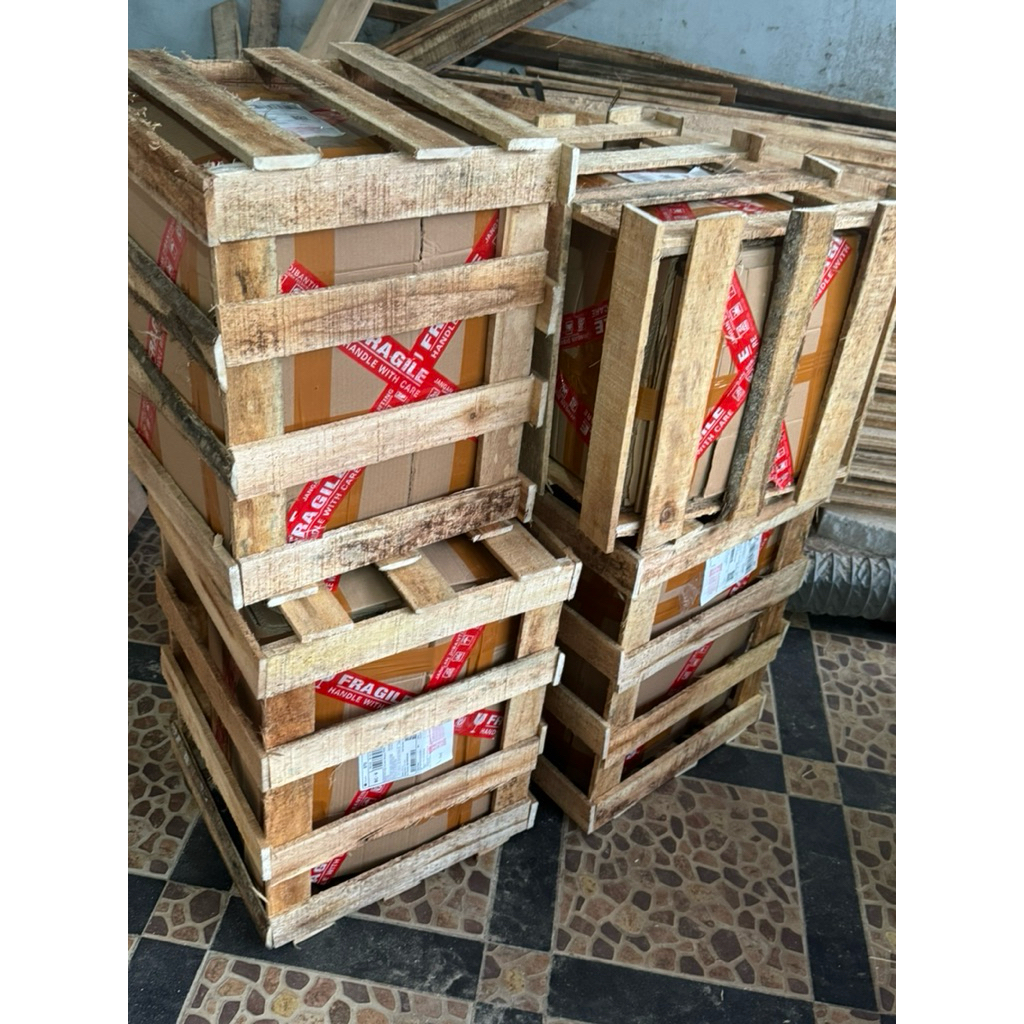 

Pallet Kayu wajib untuk Kotak Akrilik Fragile