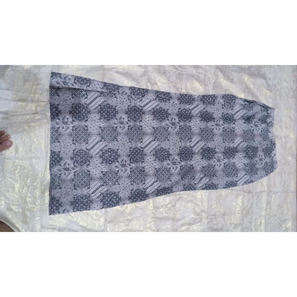 Jarik Pias Putih Rok Remaja