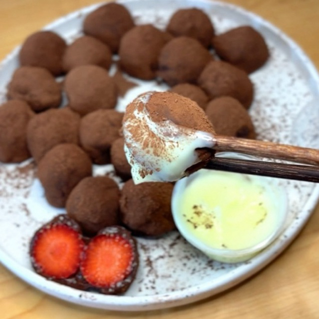 

Mochi Bites Coklat isi Strawberry dan Mochi Bites Cold Skin