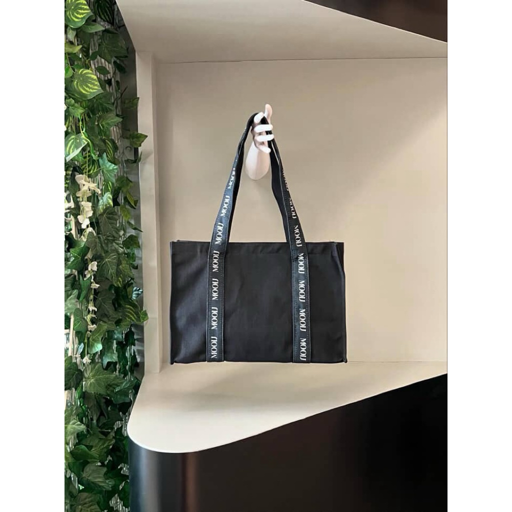 MOOIJ Lady Canvas Tote Bag - Color Black in Black Strap