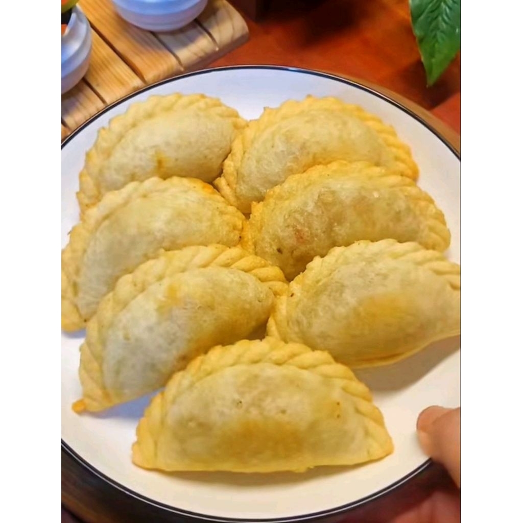 

cireng isi ayam suwir pedas daun jeruk