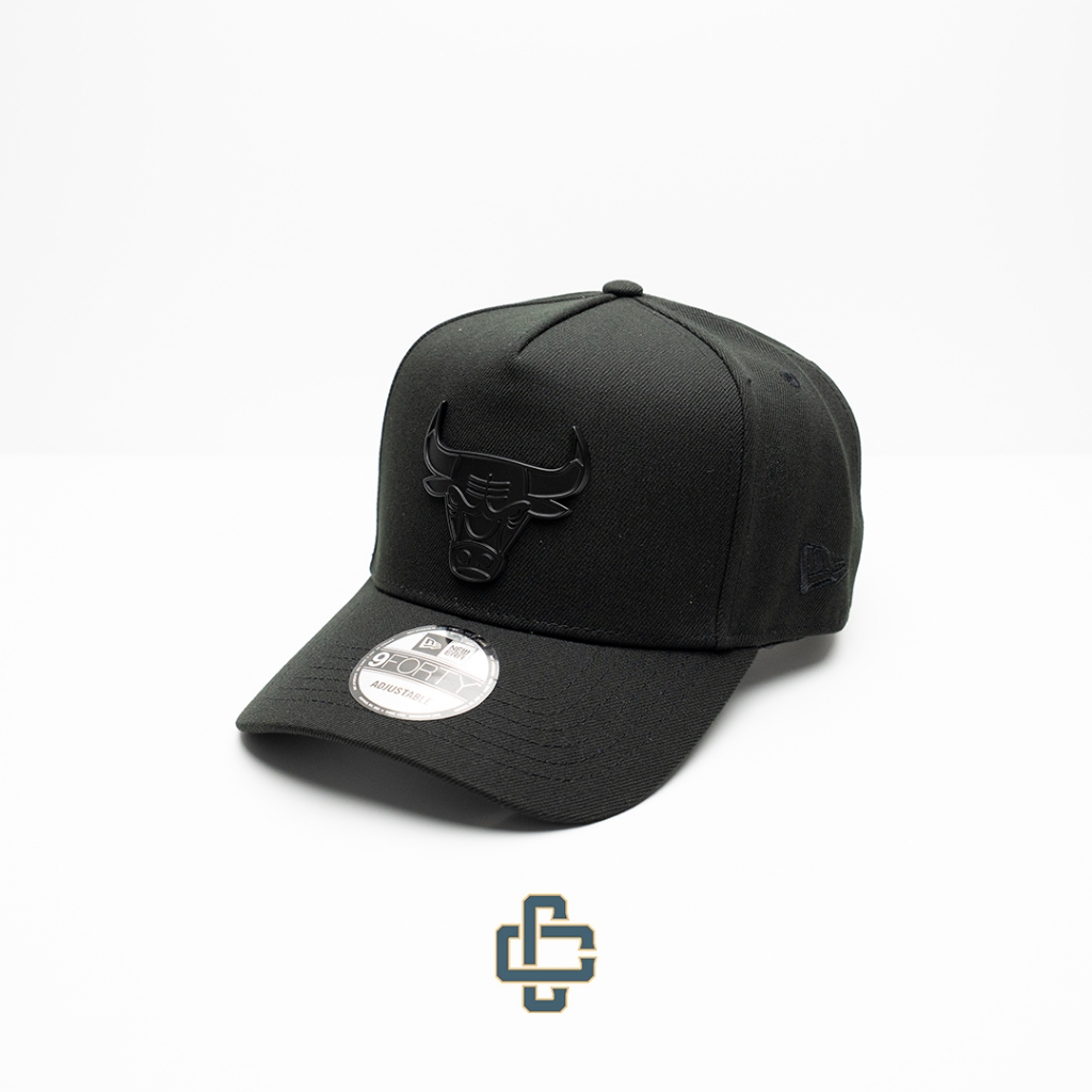TOPI NEW ERA ORIGINAL 940 K FRAME CHICAGO BULLS BLACK METAL LOGO