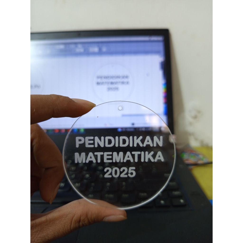 

Costum akrilik bening grafir tulisan logo UK 7x7cm