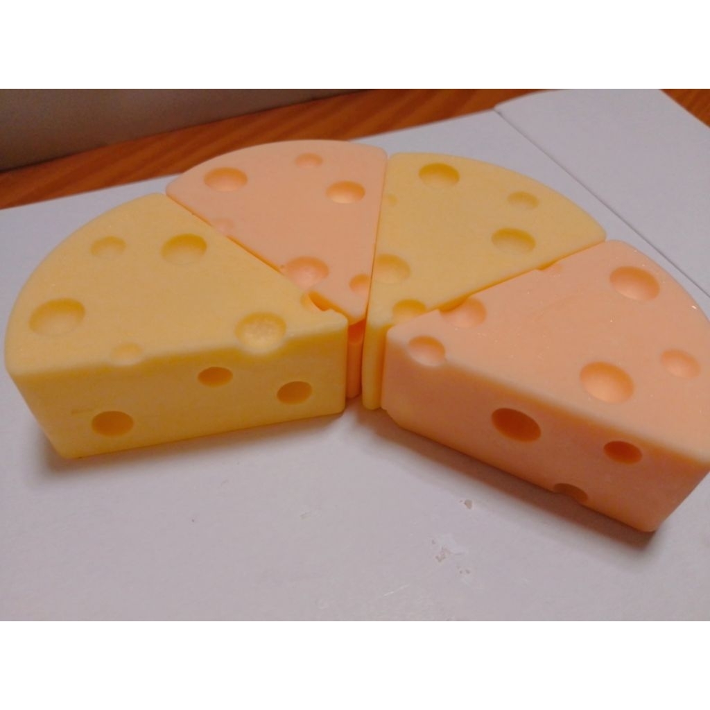 

Tom and Jerry cheese cake "in chocolate shell