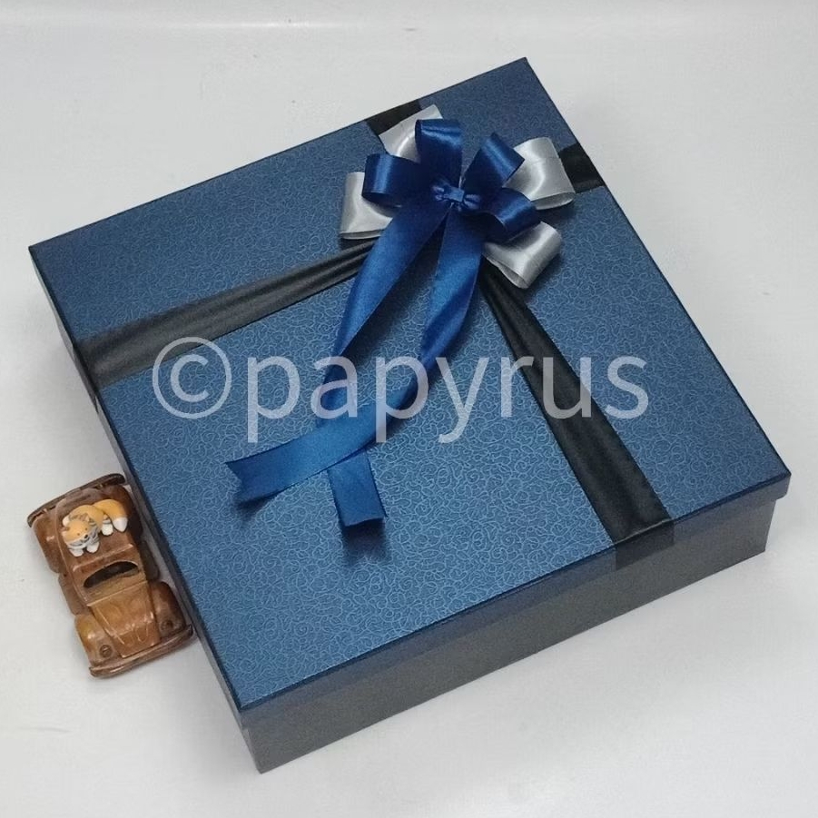 

PAPYRUS Kombinasi 35x35 Tinggi 10cm Kotak Kado Gift Box Hadiah V3
