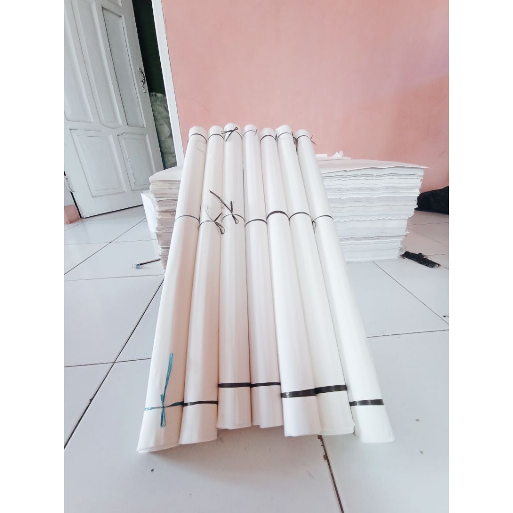 Kertas Layangan Litho putih polos Ukuran 85x90. 2 Kebet Geblus Harga/1 Ikat Isi 50 Lembar