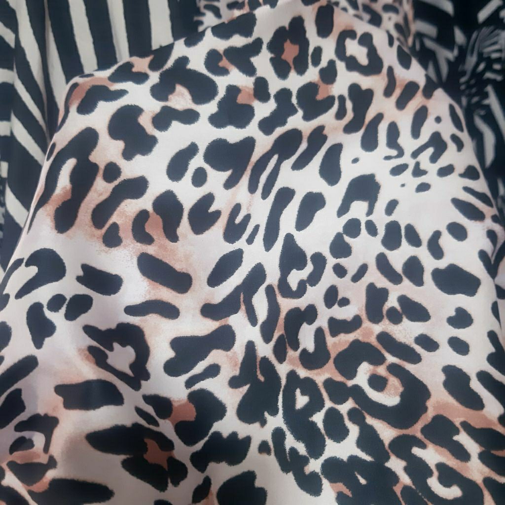 KAIN SATIN SILK PREMIUM MOTIF MACAN - KAIN SATEN MOTIF MACAN HARGA/0,5M