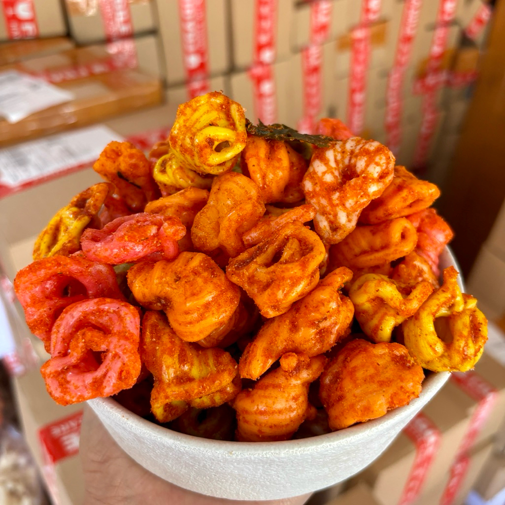 

Kerupuk Keong Pedas Daun Jeruk 500gram