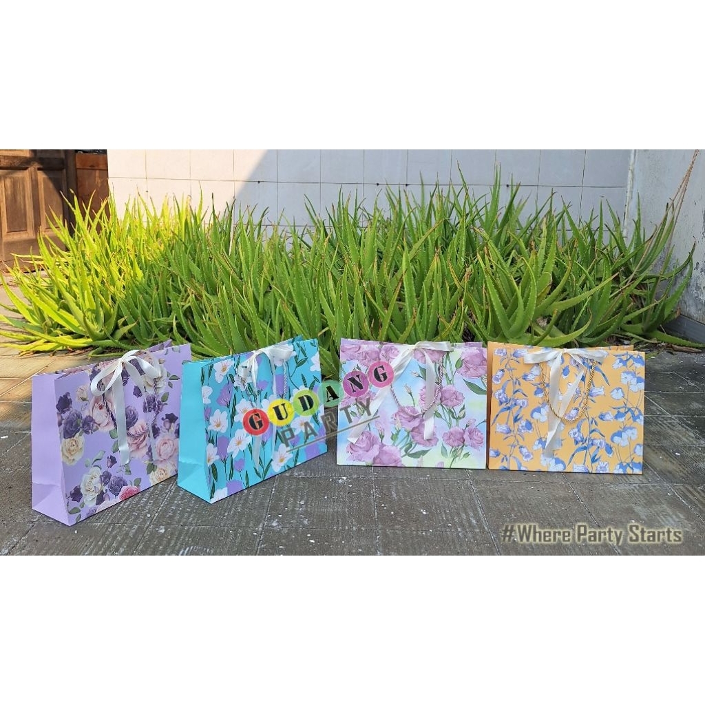 

Paper Bag XL Import 035 Goodie Bag Tas Bingkisan Souvenir Hampers