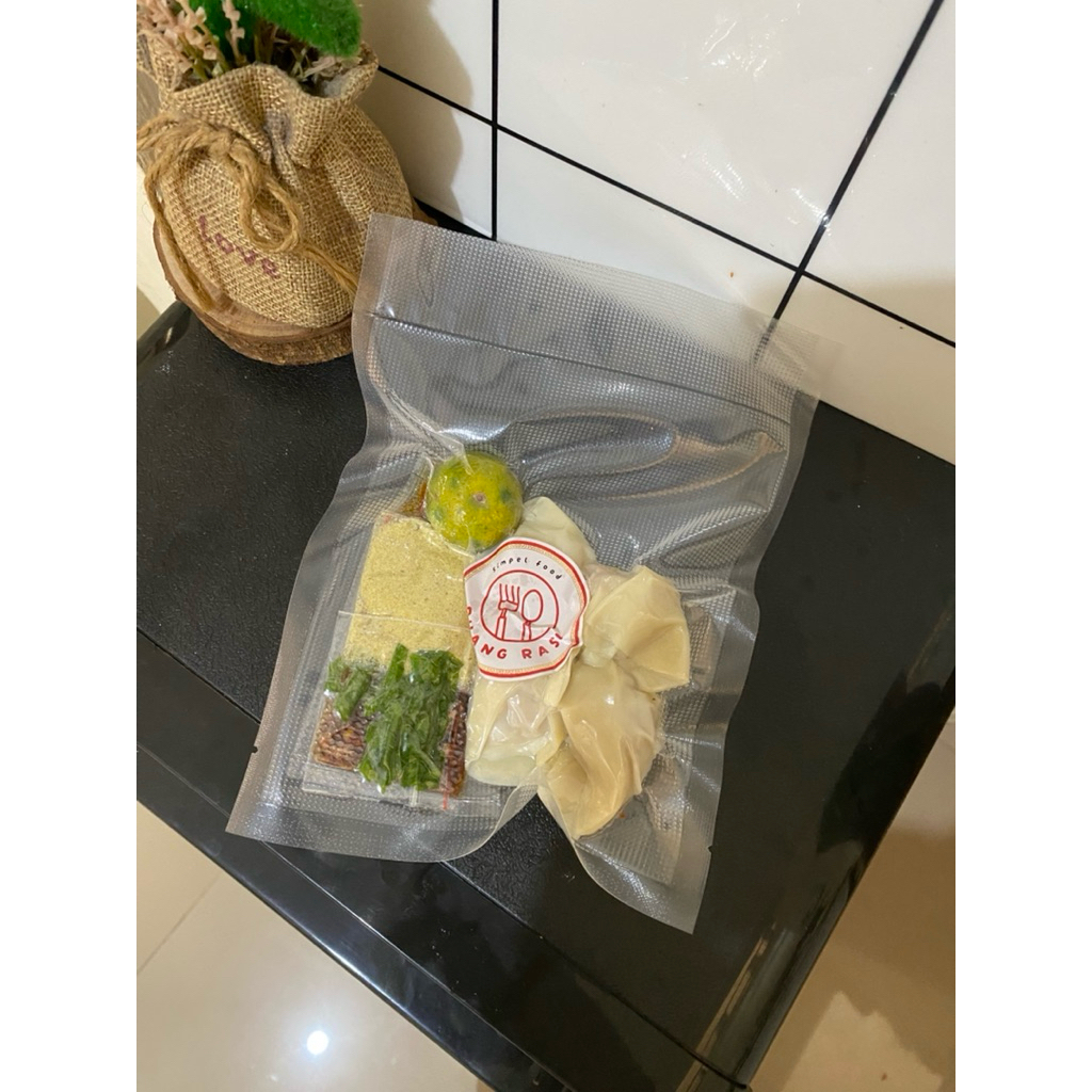 

PANGSIT KUAH CHILLI OIL FROZEN [produksi homemade by ruangrasa]