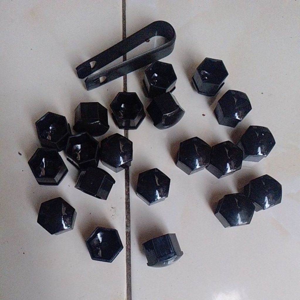1set cover tutup baut roda mobil 17mm warna hitam 20 pcs+klip pembuka universal