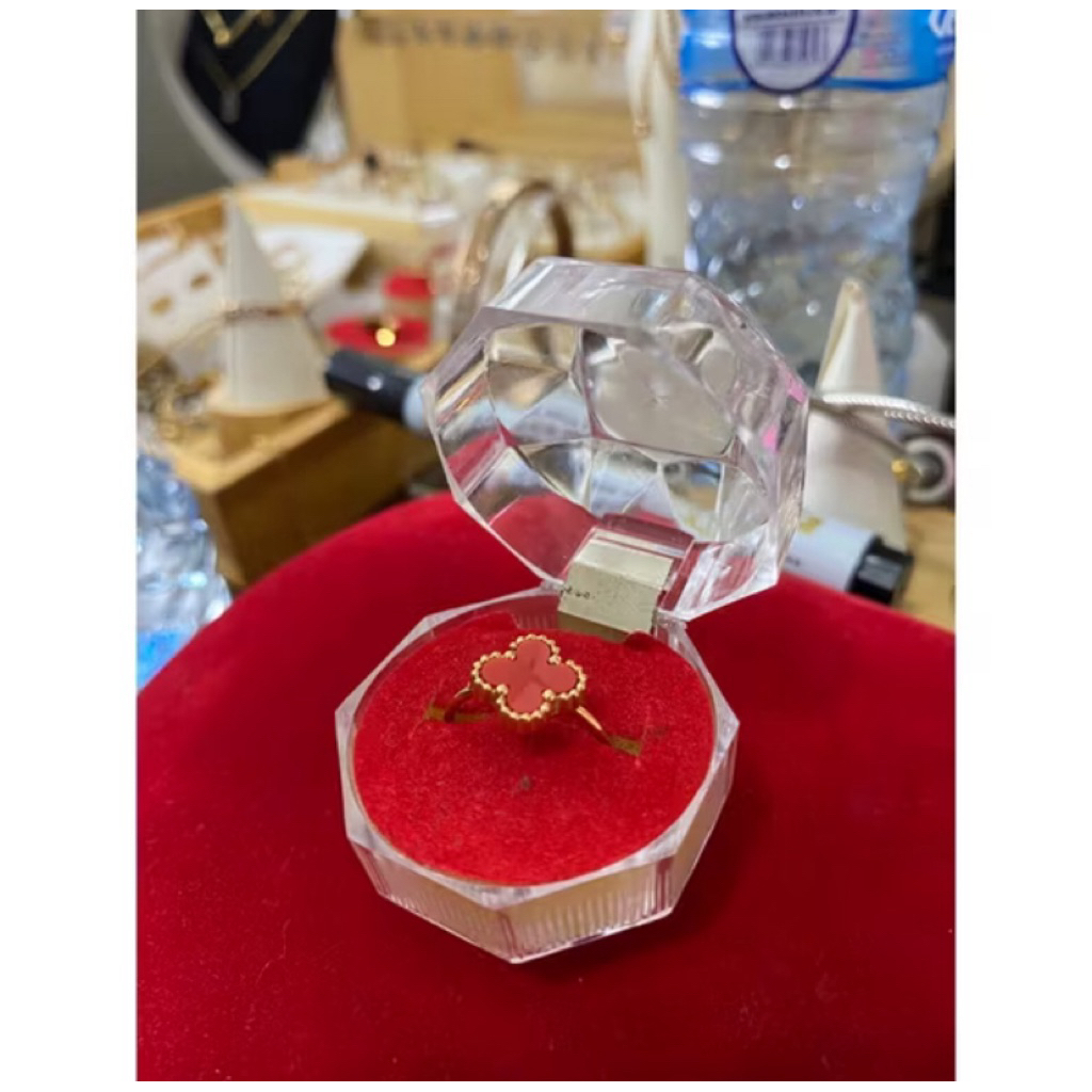 Cincin Bunga Model Clover Emas