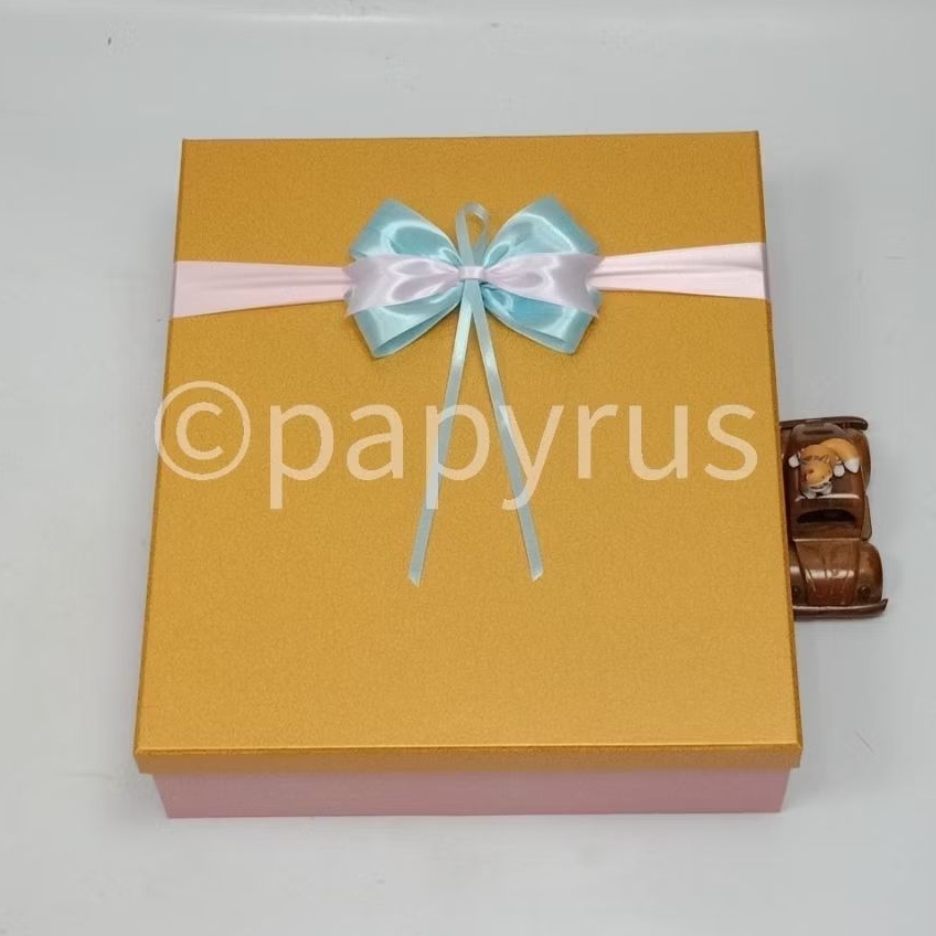 

PAPYRUS Kombinasi 35x40 Tinggi 10cm Kotak Kado Gift Box Hadiah V1