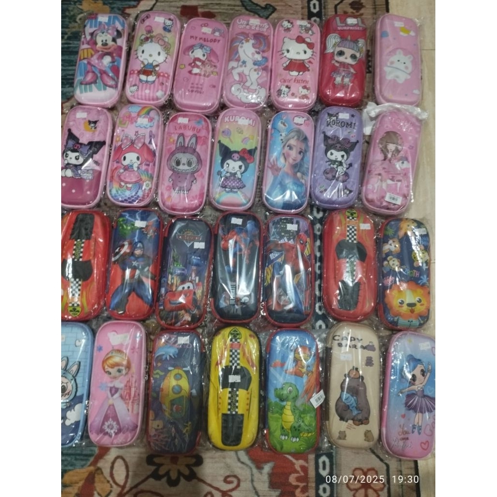 

kotak pensil timbul 3D