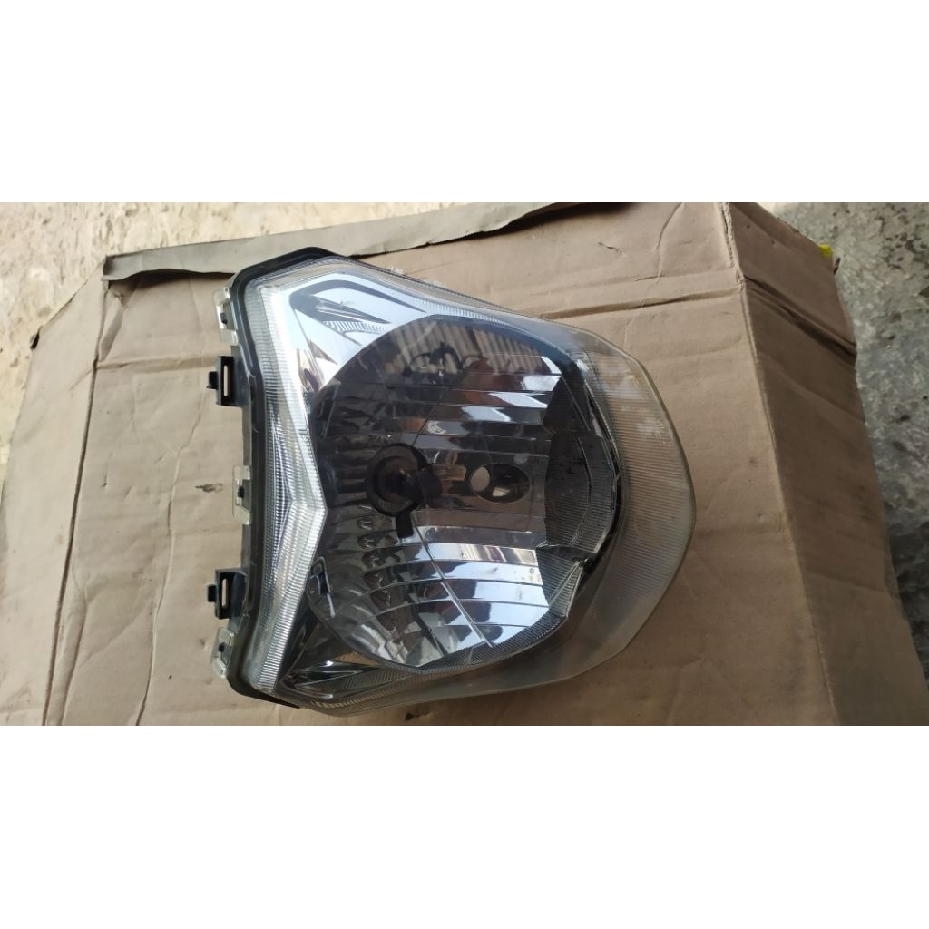 headlamp lampu depan Yamaha Vixion new 1013-2014 bekas original