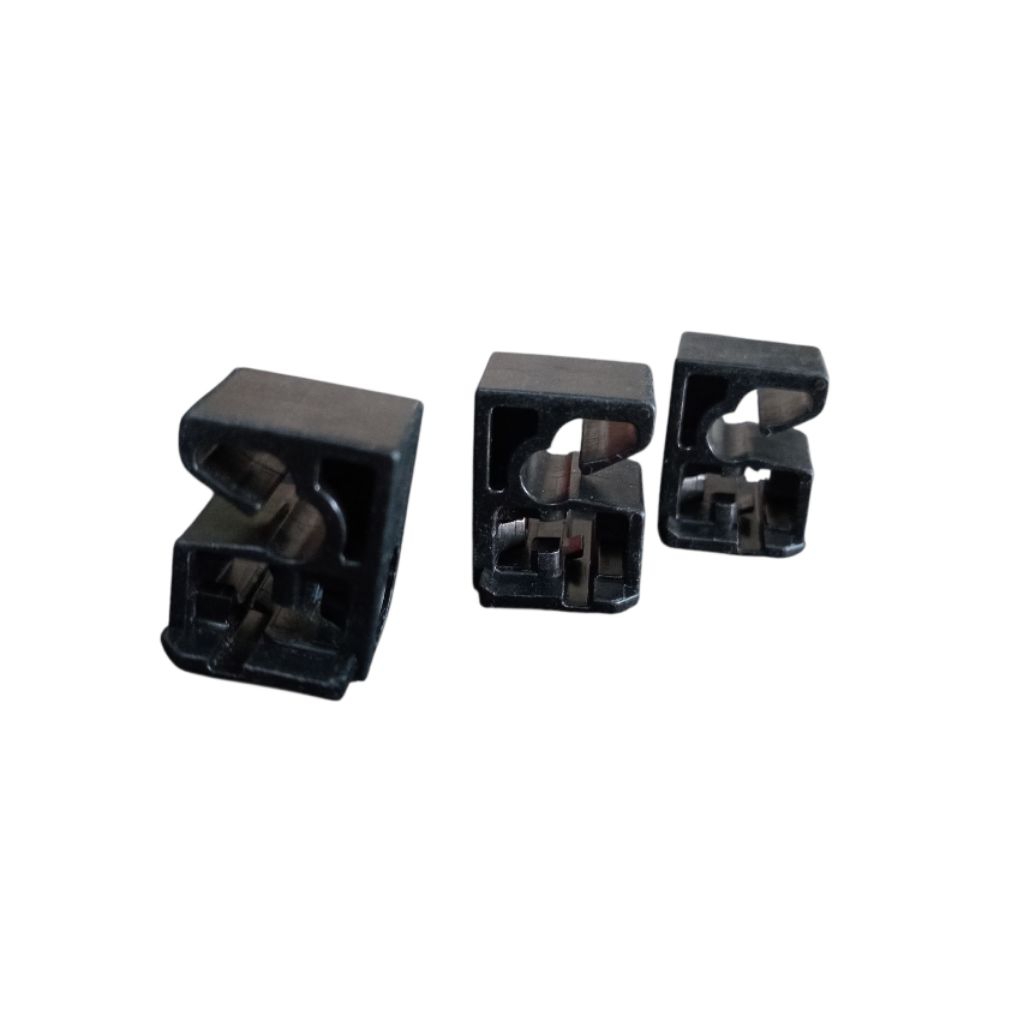 Klem pegangan pipa/selang mobil