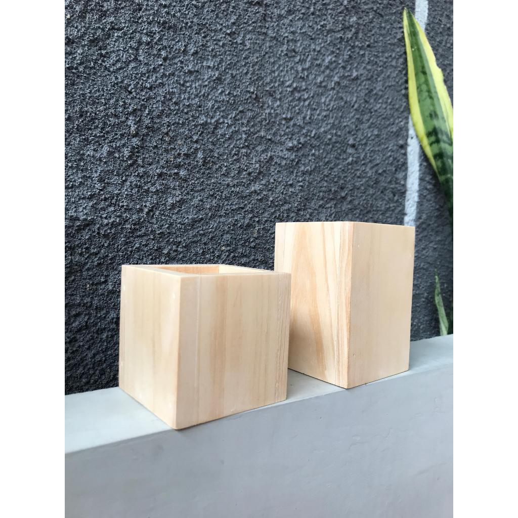 

Kotak Tempat Pensil Kayu / Box Pensil Kayu