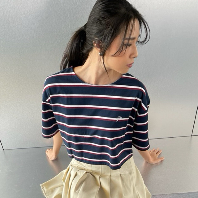 BODYESCAPE | Billy top - Kaos oversize crop top garis wanita