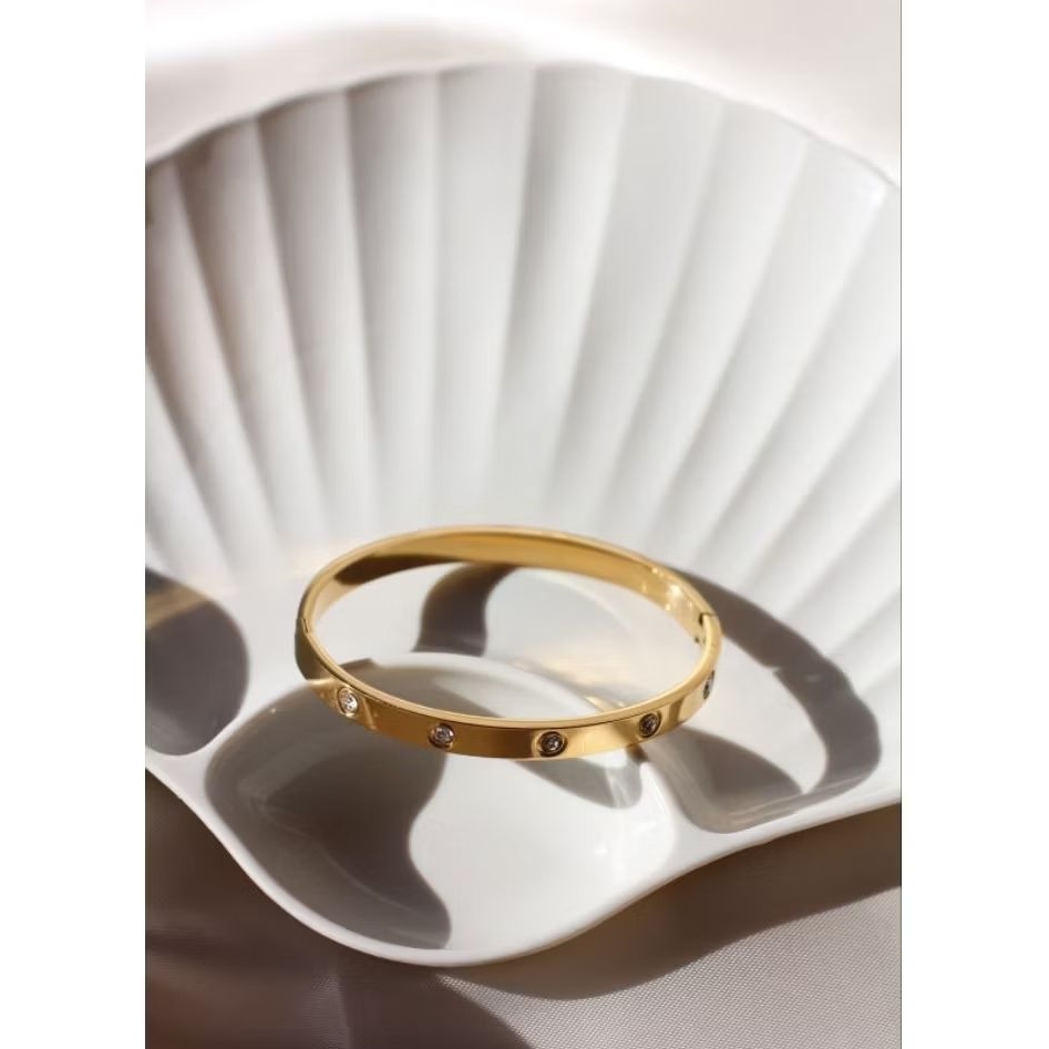 Margot Bangle