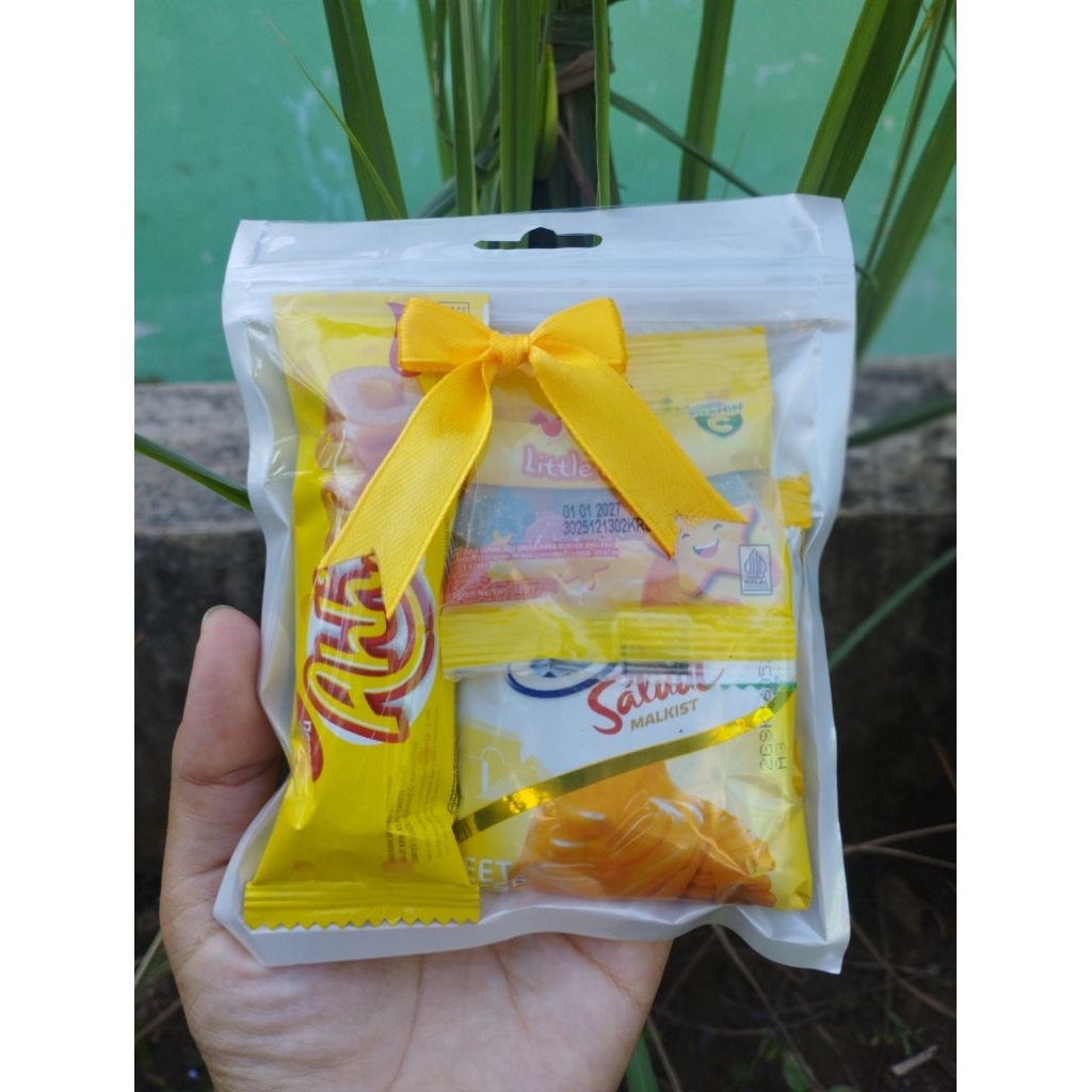 

Mini gift Snack/ Mini Gift Ulang Tahun/ Mini Hampers/ Mini Snack/ Souvenir