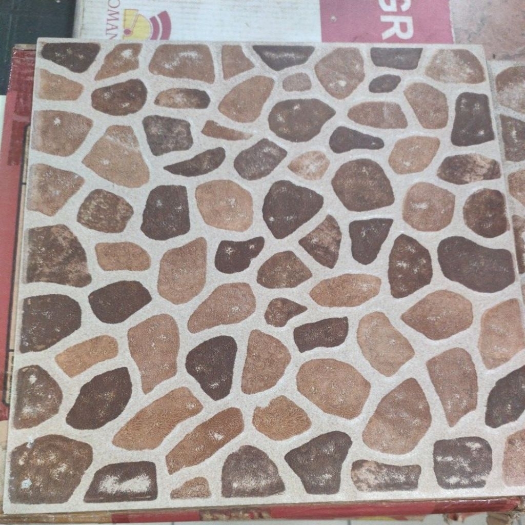 keramik Roman RioGrande Brown 6360400 33x33 kw1/Dus (kasar timbul)