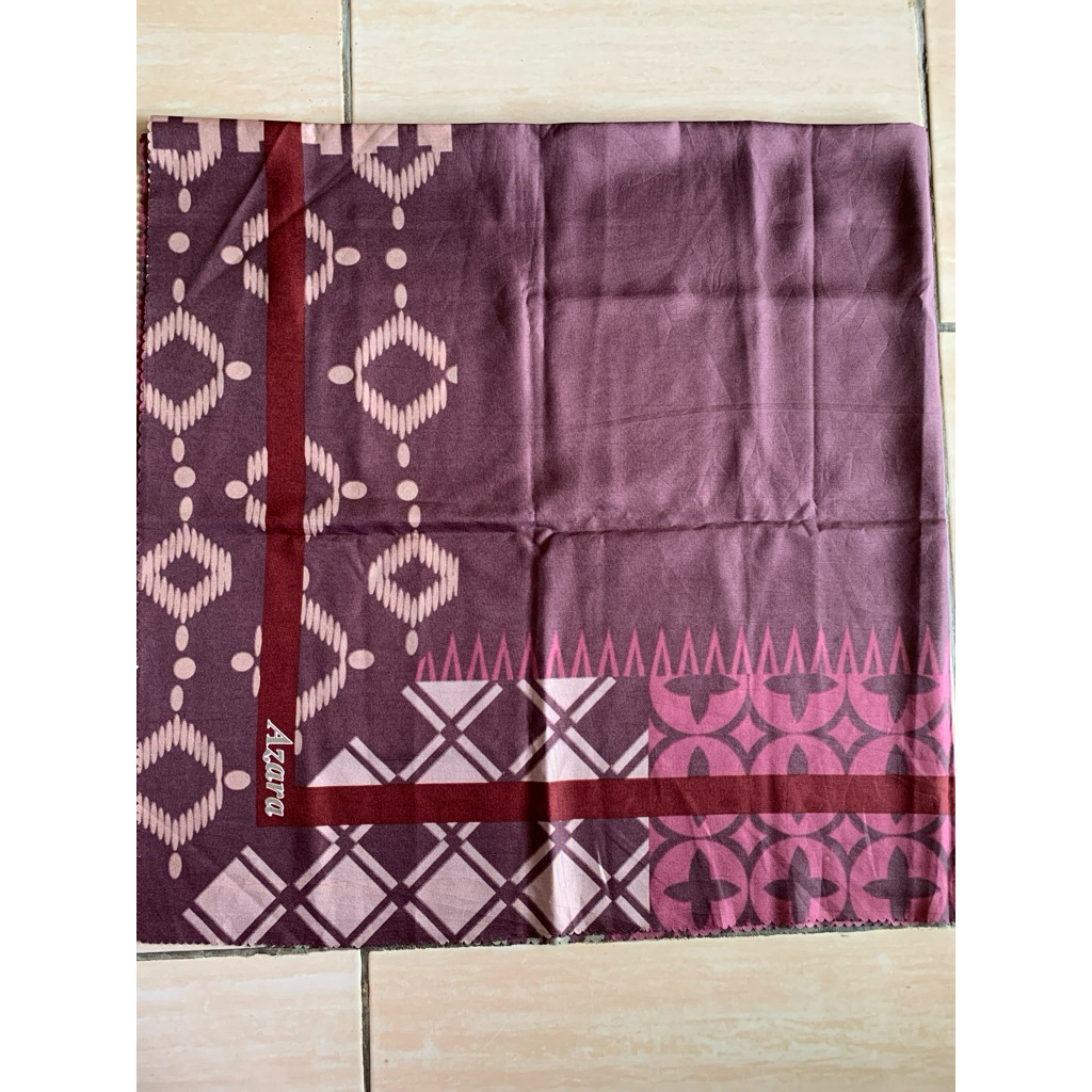 Azara Hijab Voal Segi Empat Merah Maroon