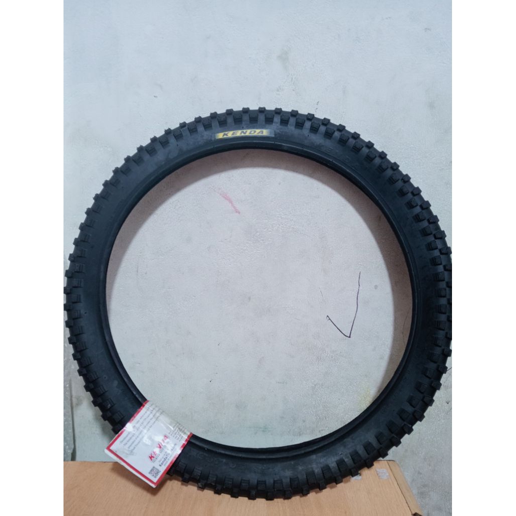 Ban Luar sepeda 20x195 kenda dan Genio bunga kasar
