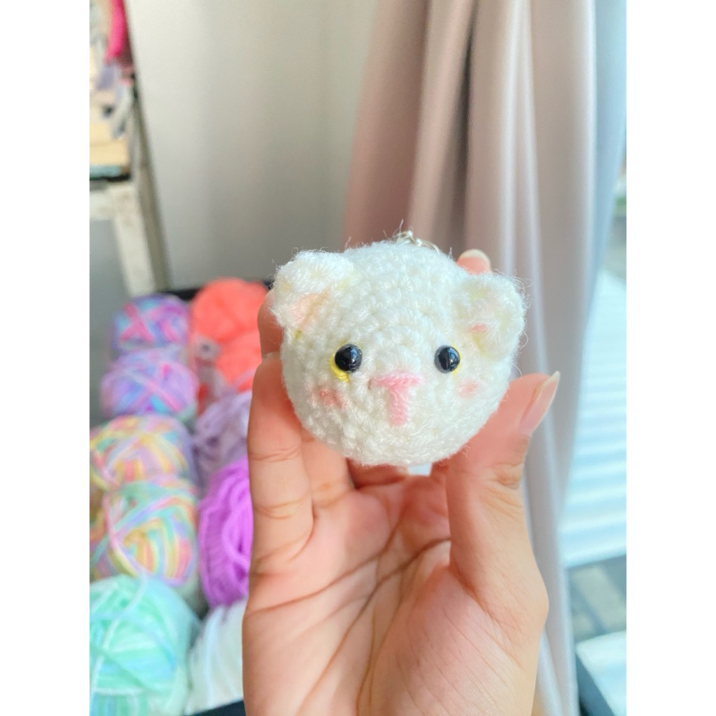 gantungan kunci kucing putih gembul