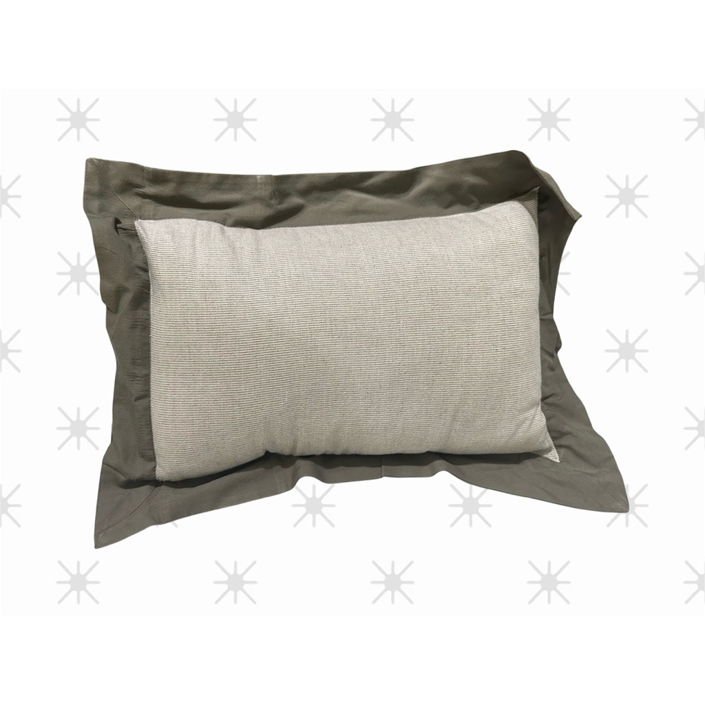 GARUDA INDONESIA / SINGAPORE AIRLINES Pillow / Bantal Amenity / Amenities