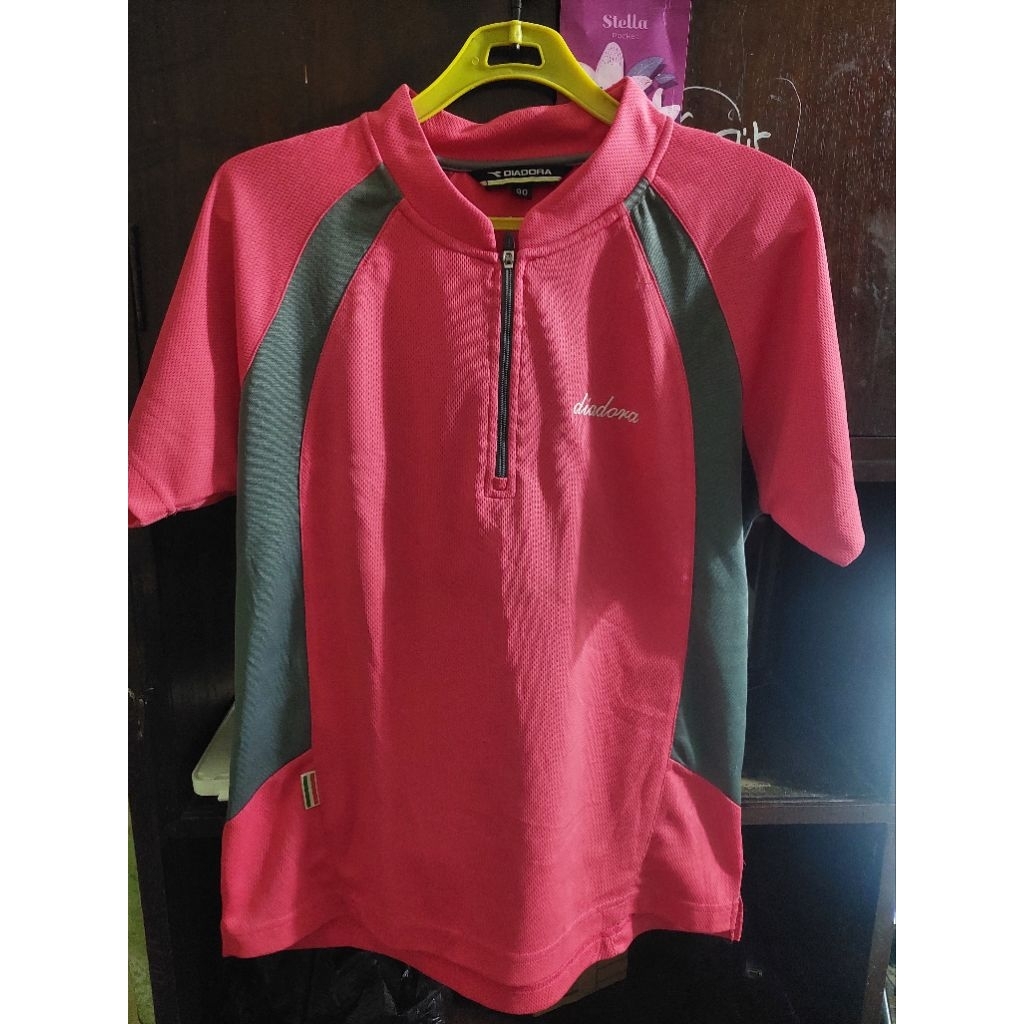 Kaos olahraga original (pl)