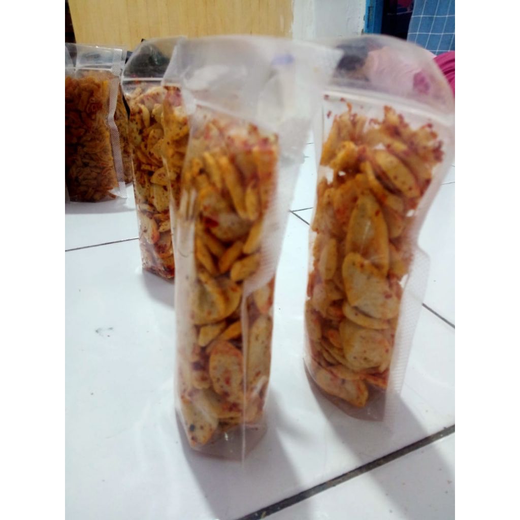

keripik seblak pedas