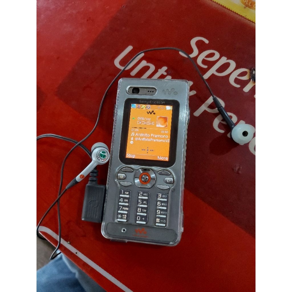 Sony Ericsson W880i Silver mulus All operator Nominus