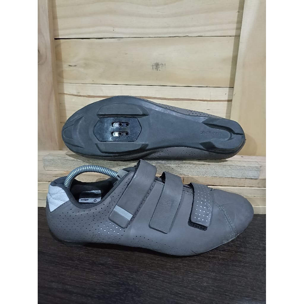 Sepatu sepeda MTB size 42 shimano RT500