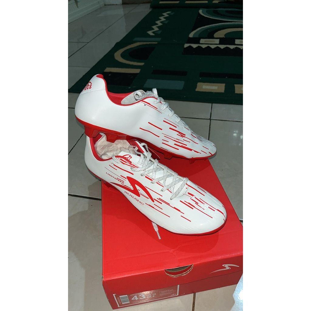 Sepatu Bola Lightspeed reborn