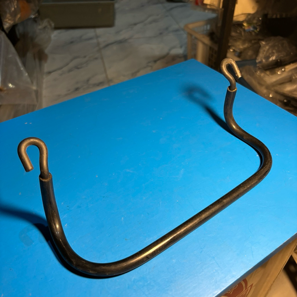 PEGANGAN JOK DEPAN VESPA SUPER SPRINT PX DETAIL