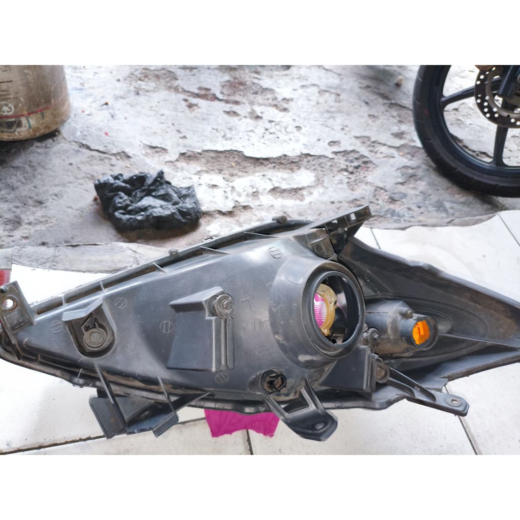 Headlamp  Avanza Xenia tahun 2006 - 2011 Original sebelah kiri