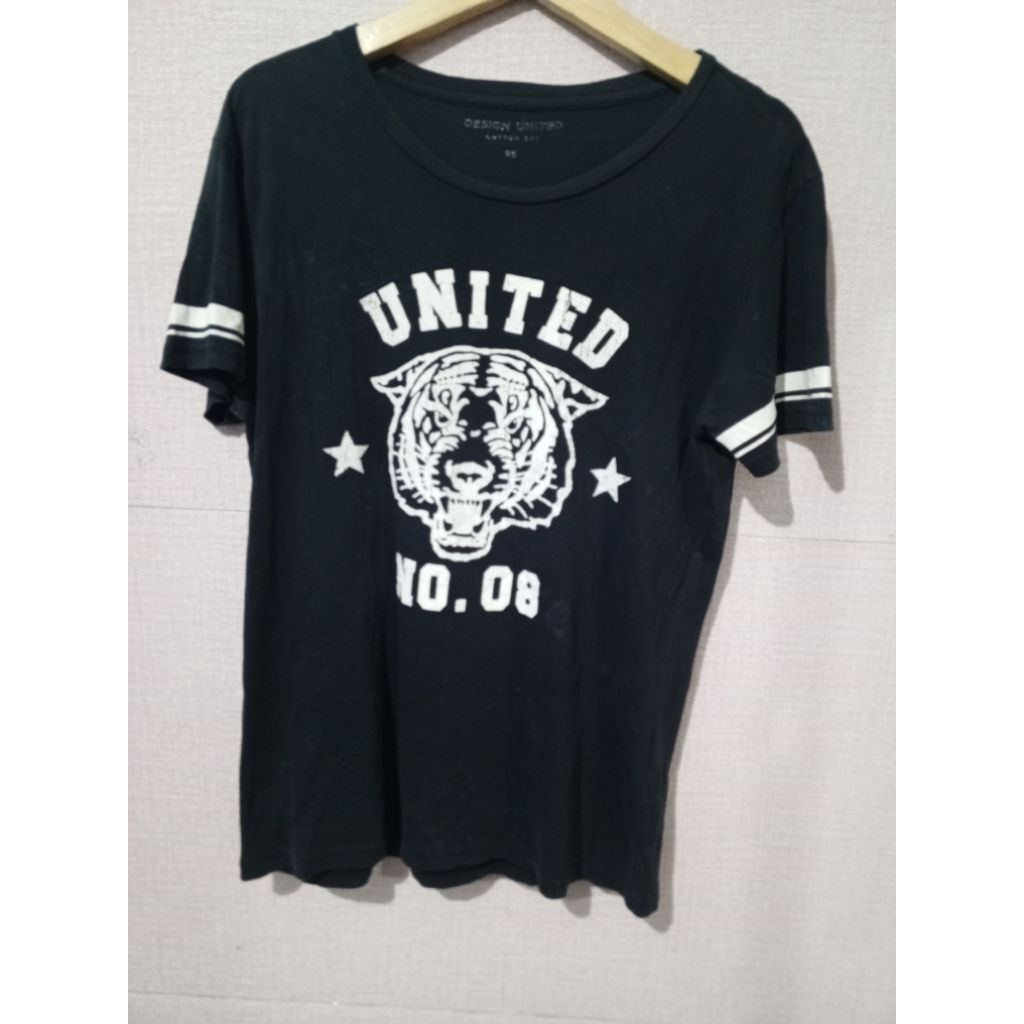 baju kaos lengan pendek design united size M fit L second