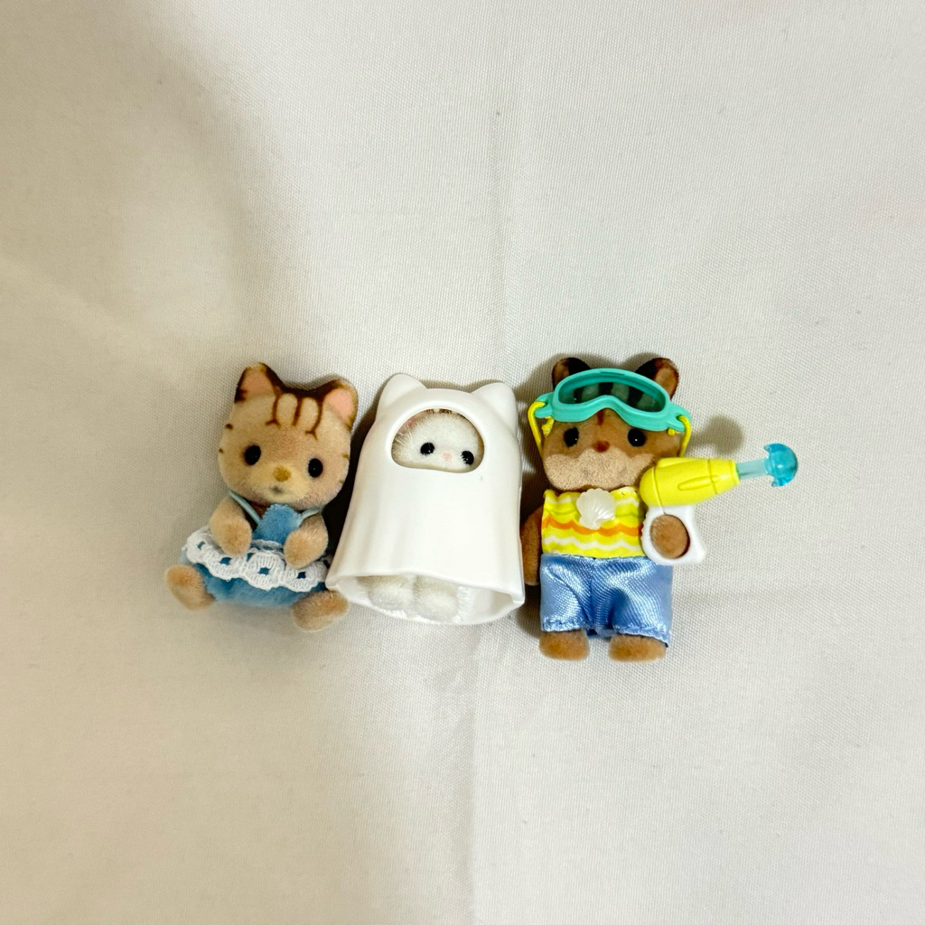 ghost cat sylvanian families squirrel pool fun striped cat baking