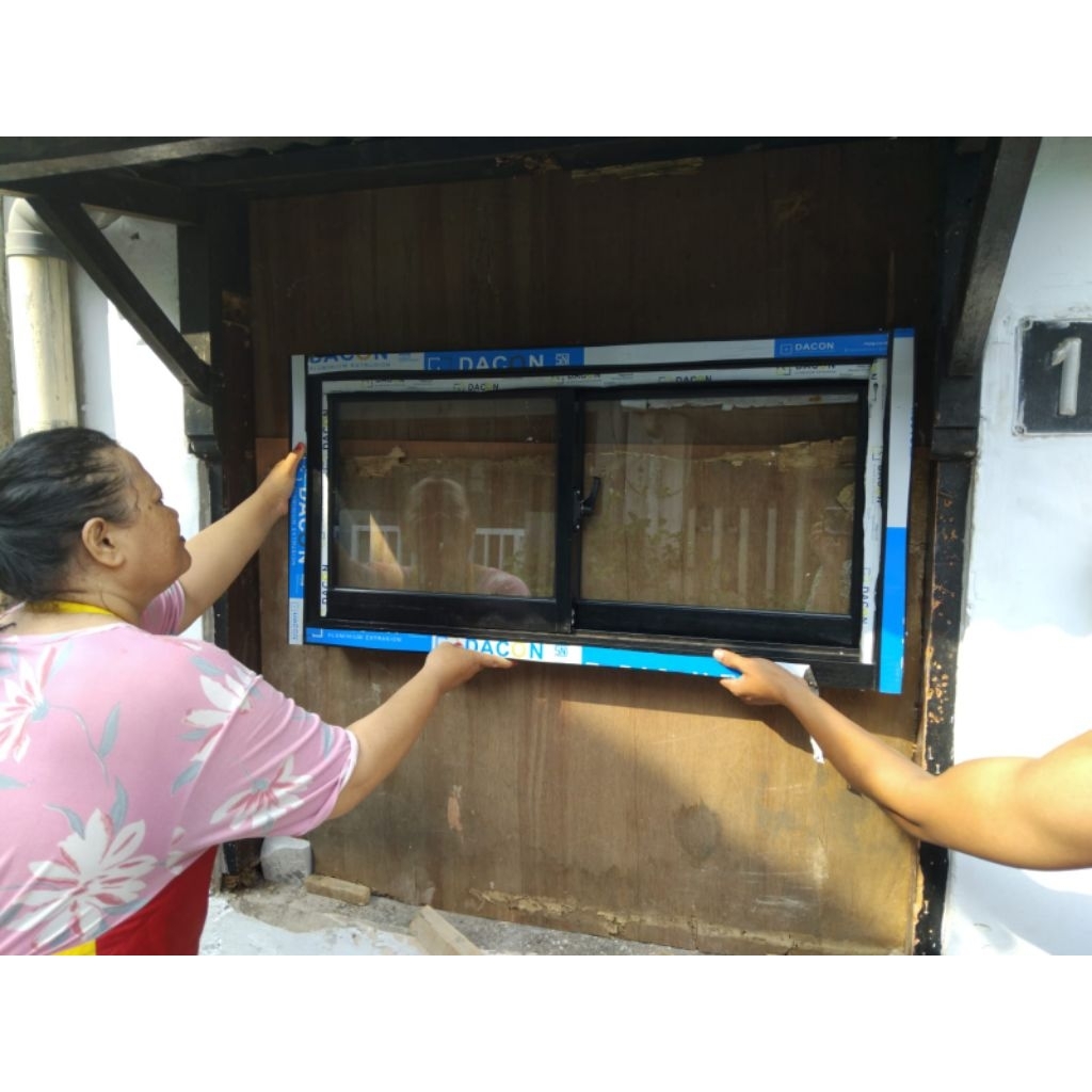 Jendela Sliding Kaca tebal