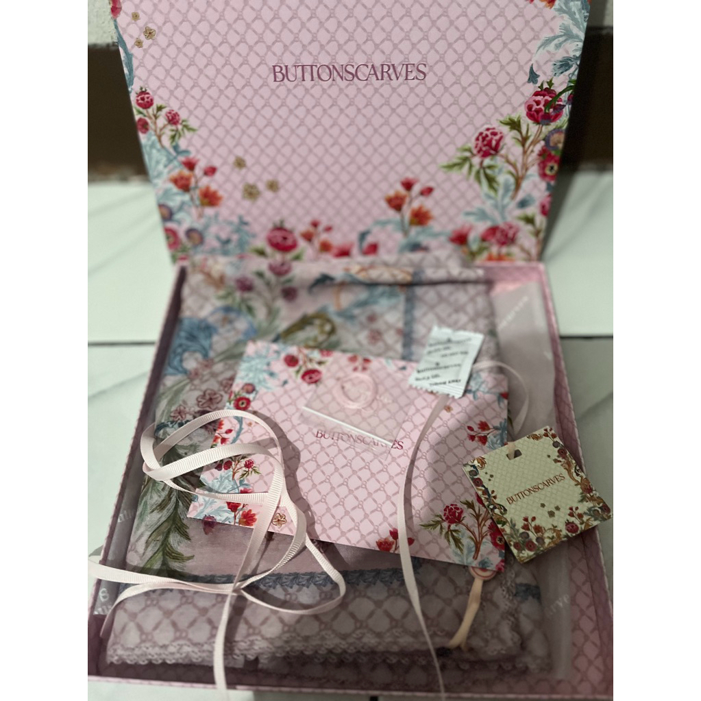 NWT Buttonscarves Hampers Royale Dahlia Scarf