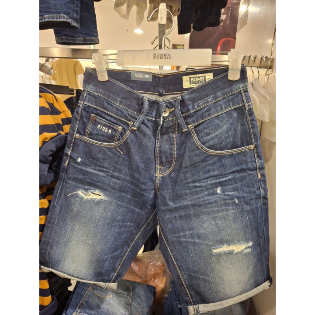 celana jeans pendek merk bombboogie