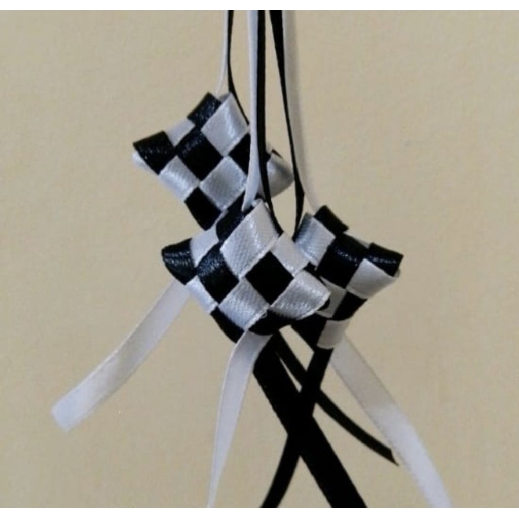 

KETUPAT PITA SATIN TEMA YINYANG UKURAN 3X3 CM